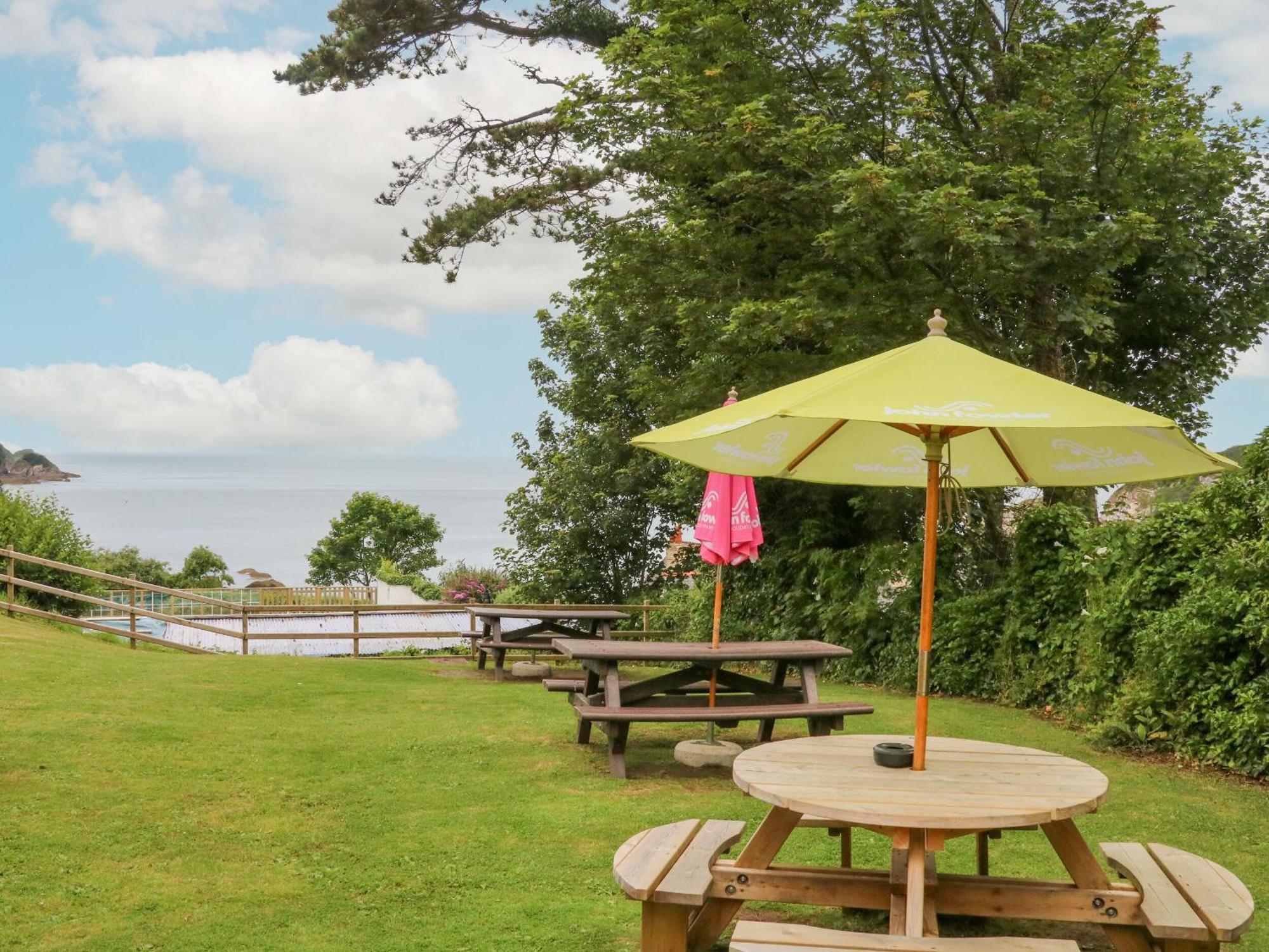 Ochenta Vila Combe Martin Exterior foto