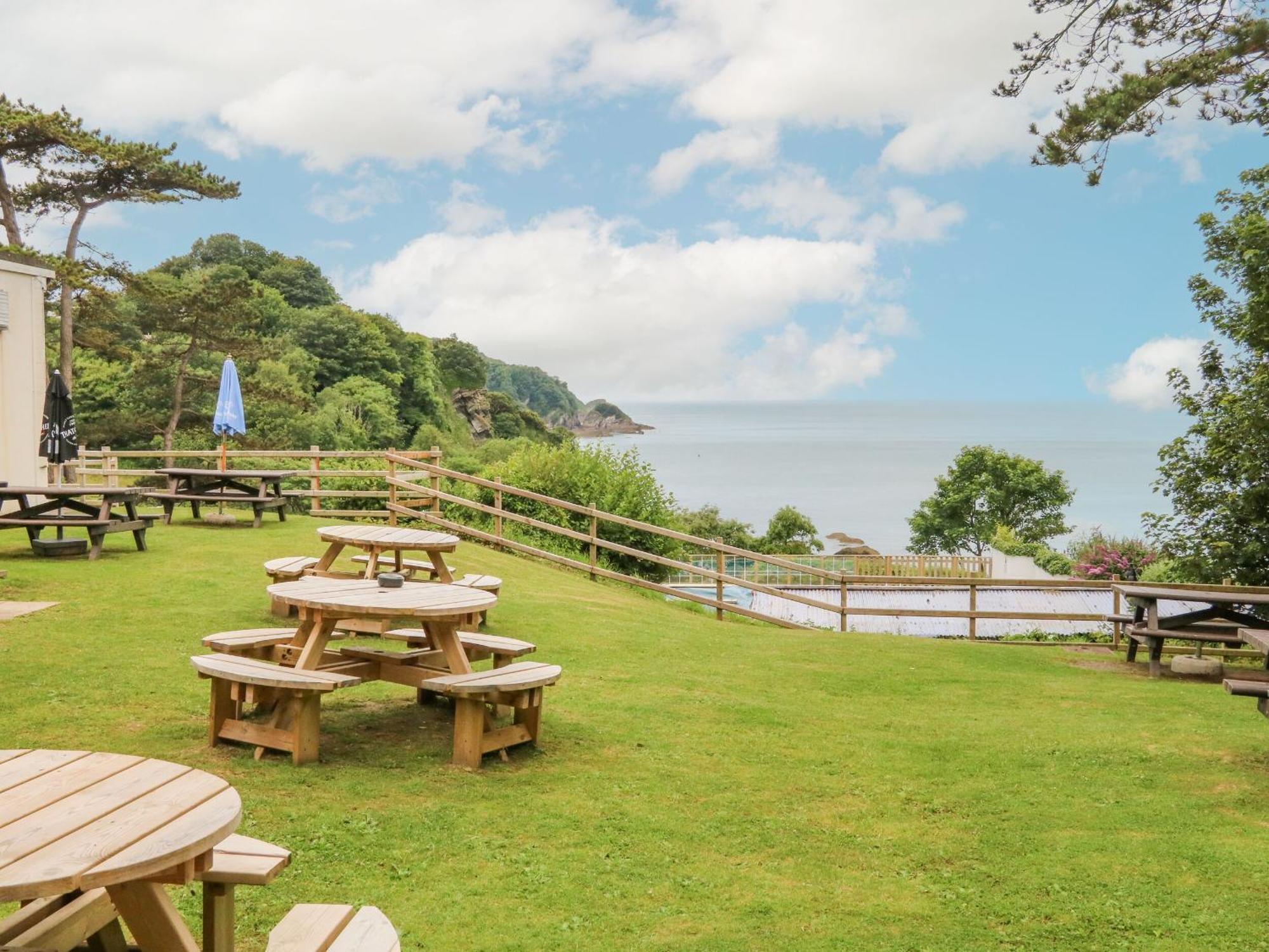 Ochenta Vila Combe Martin Exterior foto